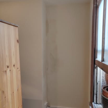 Spotless finished room with flawless walls and woodwork